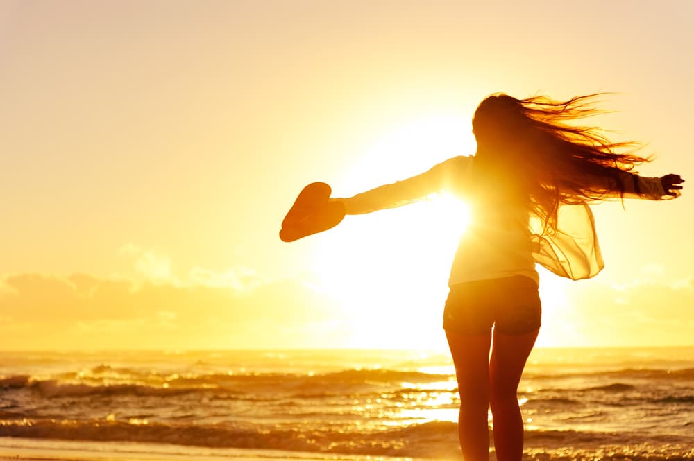 El Sol rige al signo Leo cuyo día afortunado es el domingo. Cuando en Astrología decimos “soy del signo Cáncer, o Tauro o cualquier otro” nos referimos al Sol en sentido astrológico y las características del mismo en cada signo, porque los astrólogos profesionales sabemos que el Sol va transitando por diferentes constelaciones, las cuales han cambiado en el transcurso de los siglos.