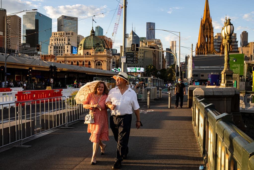<b>10. Melbourne, Australia</b>. La ciudad repite en esta clasificación anual elaborada por 
<i>The Economist </i>como una donde mejor se vide en el planeta. Otras ciudades australianas han caído este año del top 10: Brisbane, Adelaide y Perth.