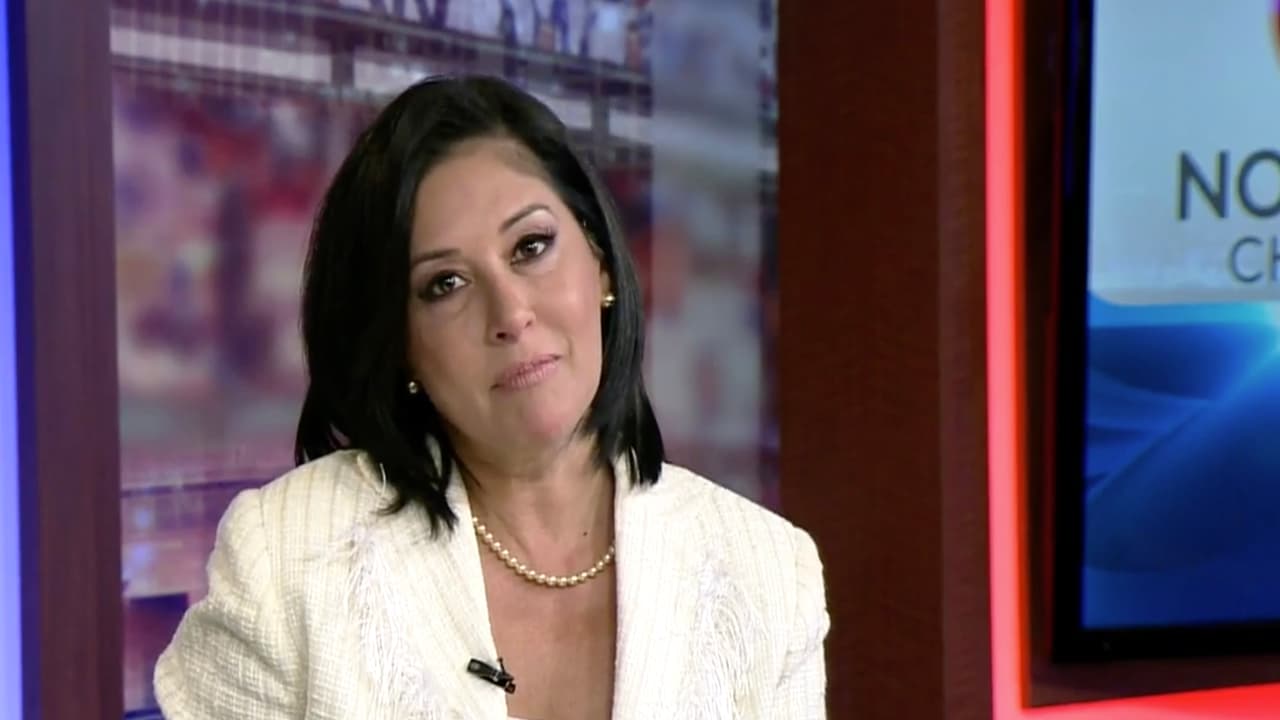 Por otro lado, fue presentadora en "Noticias al Minuto" (Noticias de Último Minuto) hasta 2009. En sus últimos años, la periodista se mudó a Puerto Rico, donde tenía familia. A un mes de su muerte, 
<a href="https://www.univision.com/local/chicago-wgbo/fallece-periodista-edna-schmidt-primera-ancla-noticias-univision-chicago"><b>las razones de su muerte se desconocen. Tenía 51 años. </b></a>