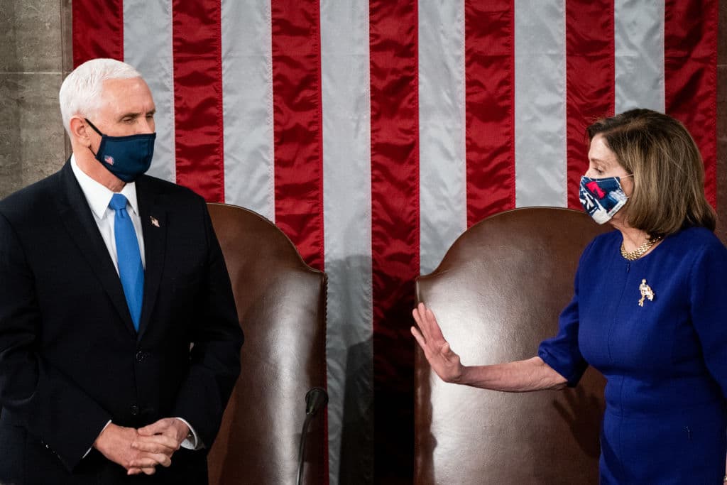 Pence rechaza invocar la Enmienda 25 para remover a Trump del cargo como piden los demócratas
