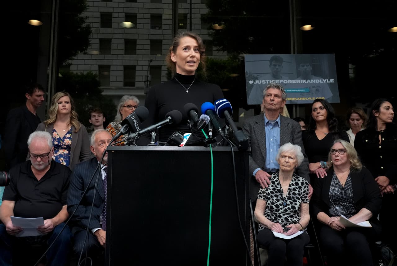 <h2 class="cms-H2-H2">Anamaria Baralt</h2>
<br>Sobrina de José Menéndez
<br>
<br>Por su parte Anamaria Baralt dijo que “si el caso de Lyle y Erik se escuchara hoy, con el conocimiento que tenemos ahora sobre el abuso y el trastorno de estrés postraumático, 
<b>no tengo ninguna duda de que su sentencia habría sido muy diferente”.</b>