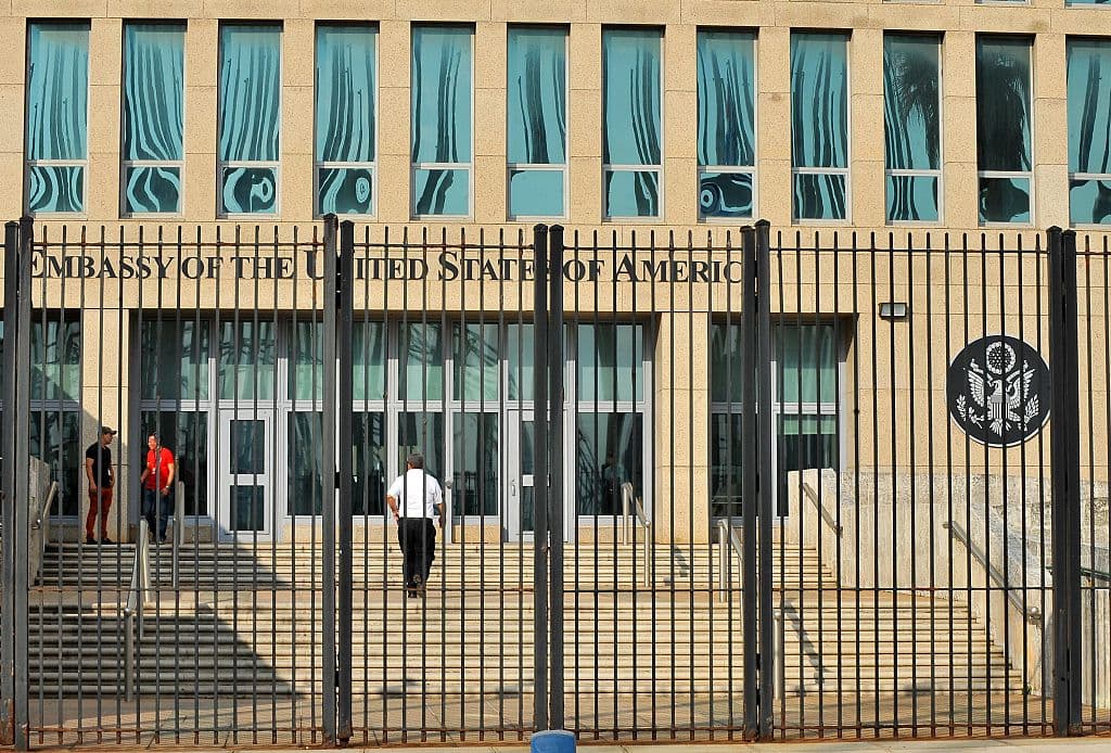 EEUU retira a más de la mitad del personal de su embajada en Cuba tras 'ataques acústicos'