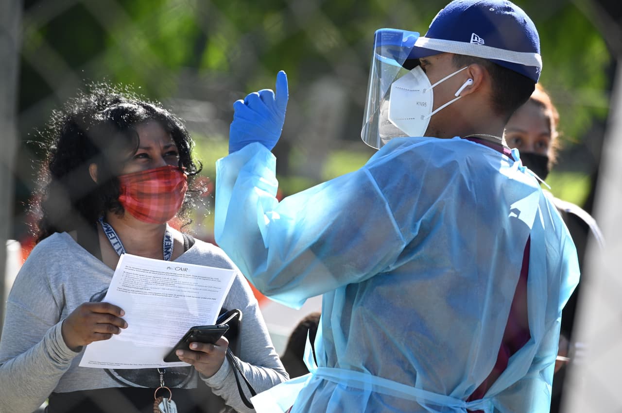 El Departamento de salud 
<b>reportó este jueves 5,087 nuevos casos de <a href="https://www.univision.com/temas/coronavirus">coronavirus</a> y 37 muertes. Actualmente hay 1,809 personas hospitalizadas.</b> Un incremento preocupante, de hecho, el 1 de noviembre, el número promedio diario de personas hospitalizadas por covid-19 era de 791.