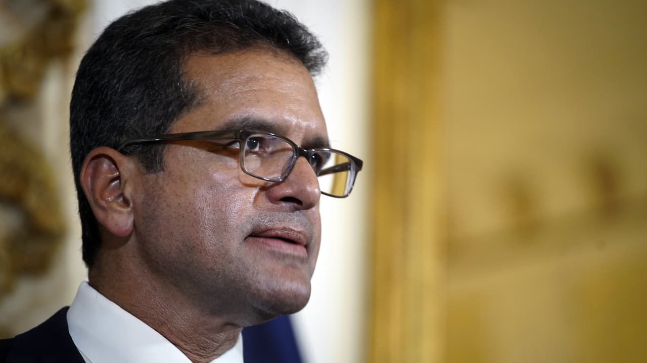 Ola de críticas (y alza en casos de covid) doblegan a Pierluisi: la fiesta de fin de año será virtual