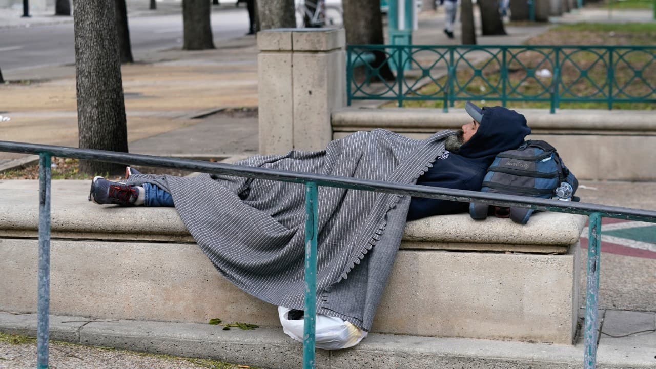 ¿Cómo encontrar refugios para desamparados en DC y Montgomery para las épocas de frío?