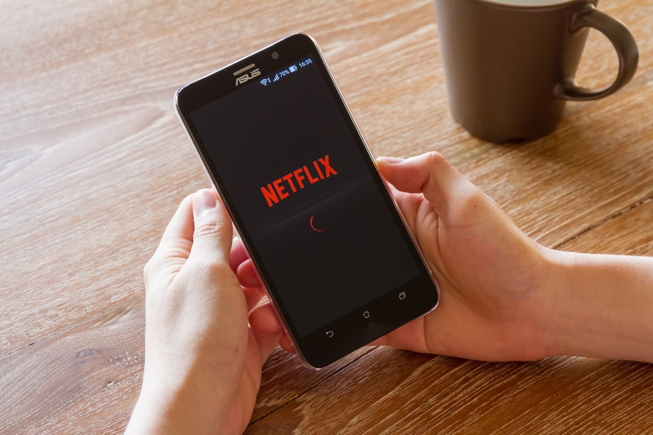 <b>Netflix.</b> La empresa de entretenimiento en línea quiere contratar a unas 200 personas en todo el mundo. Esto incluye unos 100 puestos en sus oficinas en el sur de California y Salt Lake City, según el sitio web de la compañía. Los puestos vacantes incluyen producción, ingeniería y operaciones tecnológicas, entre otros.
<br>