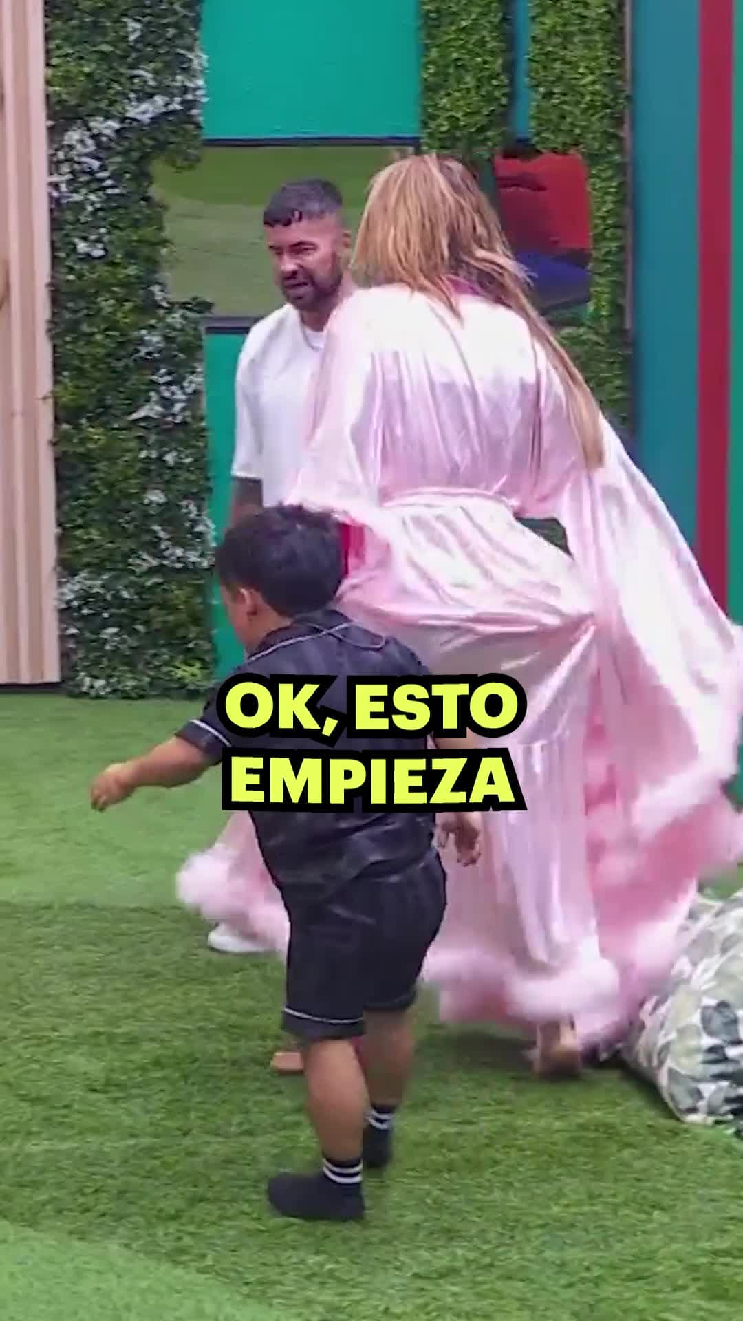 Abelito y Ninel corren a la velocidad de la luz para completar prueba