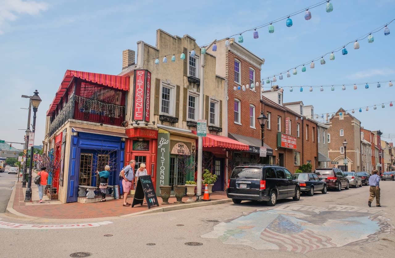 <b>Puesto 20. Maryland</b>.
<br>
<br>Porcentaje de la población con al menos una dosis de la vacuna administrada: 33.8%.
<br>
<br>Número de personas con al menos una dosis administrada: 2,045,881. 
<br>
<br>Estos datos son provistos por los Centros de Control y Prevención de Enfermedades. Dos de las tres vacunas contra el covid-19 que han sido autorizadas para uso de emergencia requieren dos inyecciones para alcanzar la vacunación completa.
<br>
<br>