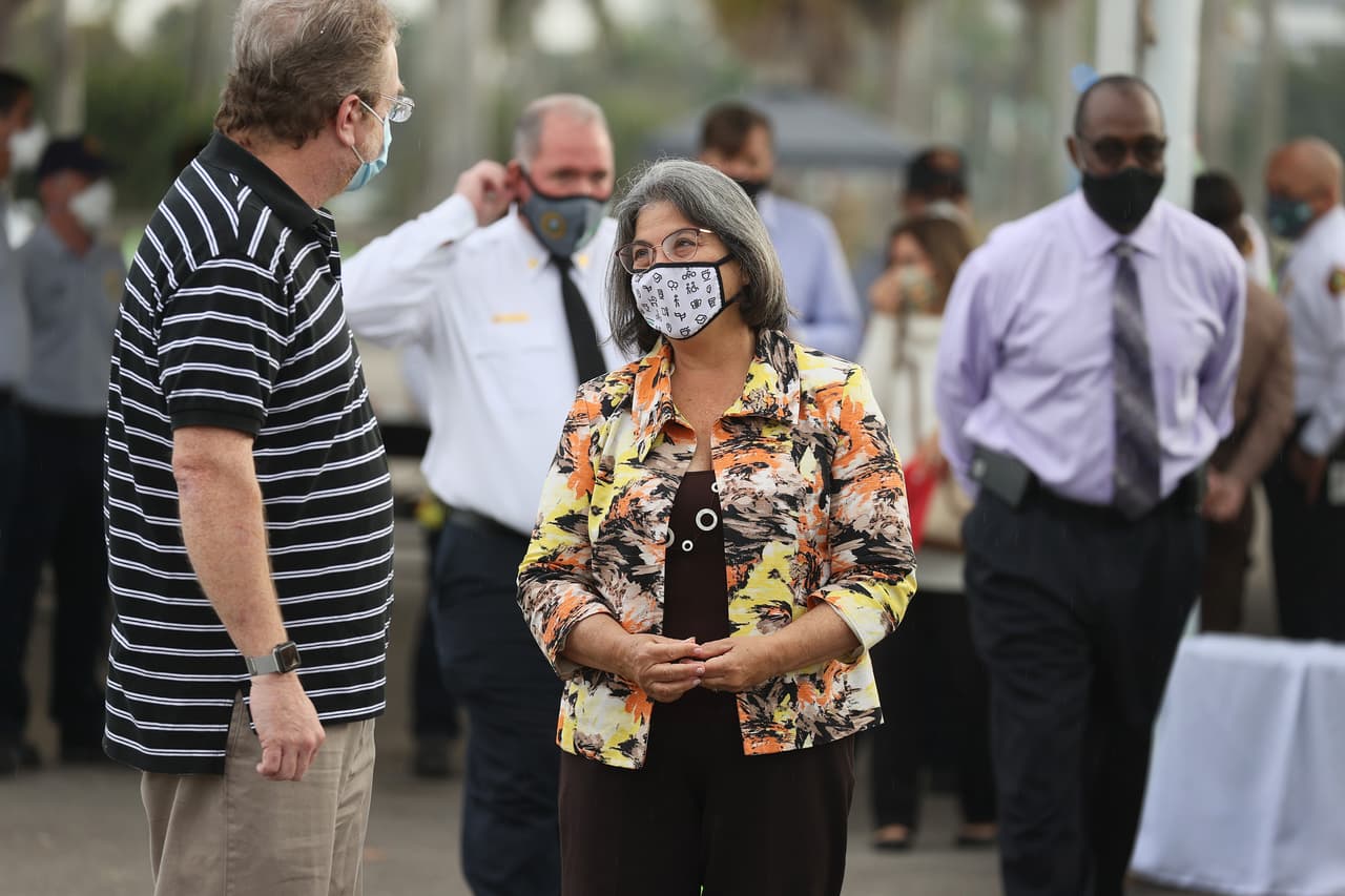 La alcaldesa de Miami-Dade, Daniella Levine Cava, informó que el condado alcanzó un nuevo hito, con alrededor de 1,000,000 de personas vacunadas contra el coronavirus. 
<br>