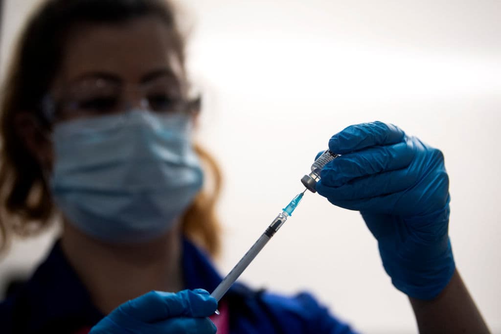 Otra noticia prometedora es que la 
<a href="https://www.univision.com/local/north-carolina-wuvc/vacuna-de-johnson-johnson-tiene-un-72-de-efectividad-video">vacuna Johnson & Johnson </a>de dosis única podría llegar a Filadelfia el 1 de marzo.