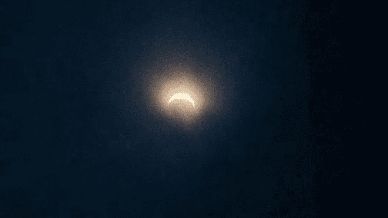 En El Paso, a cientos de millas de distancia de San Antonio, la parcialidad alcanzó a sus cielos.