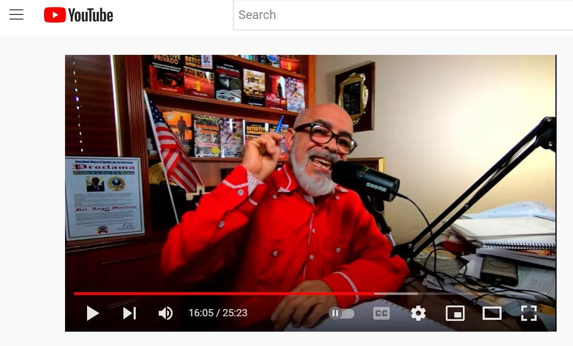 El detective privado Ángel Martínez durante uno de sus programas en YouTube sobre el caso de Juan Orlando Hernández?