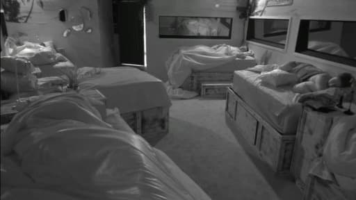 ¡Está TEMBLANDO! Ese Pérez hace broma pesada a su cuarto