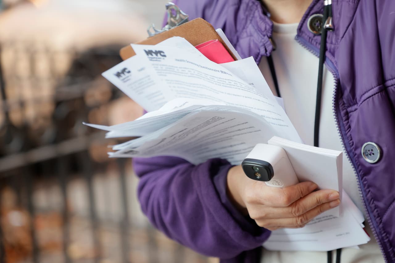 Más de 1,000 sitios en Nueva York ofrecen la vacuna contra el covid-19.
<br>