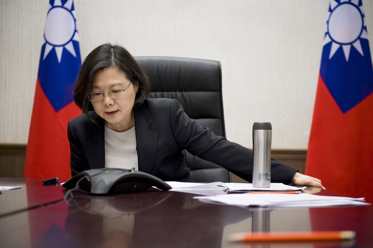 Cómo las relaciones entre EEUU y China se ponen en riesgo tras la llamada que recibió Trump desde Taiwán