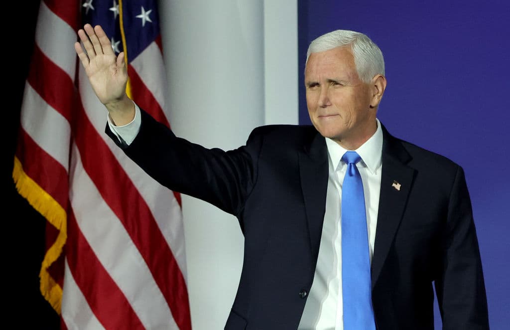 Cómo la salida de Pence de las primarias republicanas muestra el control de Trump sobre el partido