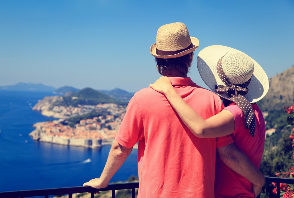 Tus mejores lugares están fuera de tu casa y de tu centro o núcleo familiar pues como eres global y preocupado por todos te proyectas en múltiples direcciones. Las paredes de tu casa no te pueden retener, tú necesitas volar, buscar nuevos espacios y horizontes, y de ahí tu naturaleza universal, humanitaria y proyectada a todos y a todo.