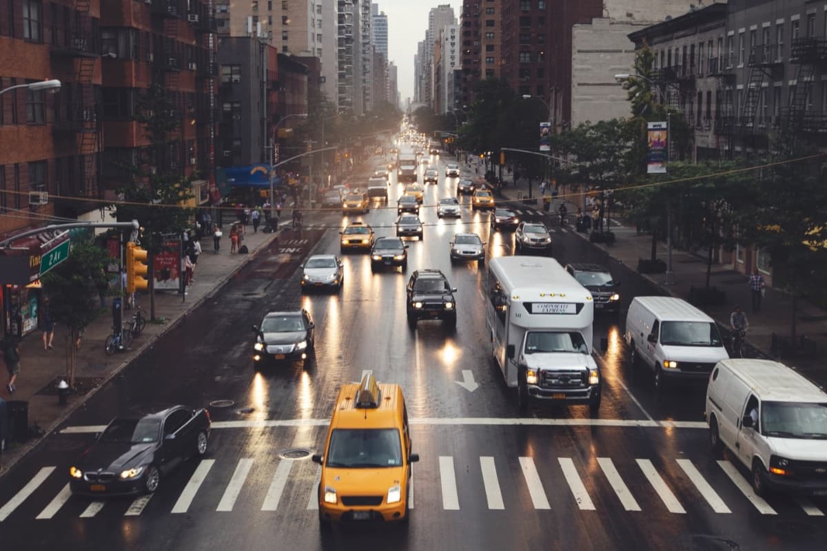 <b>Proyecto de Ley 2245:</b> Exige que los fabricantes de automóviles de Illinois, establezcan una línea directa telefónica de emergencia contra el robo de vehículos para facilitar su localización a través de sus sistemas de posicionamiento global existentes.