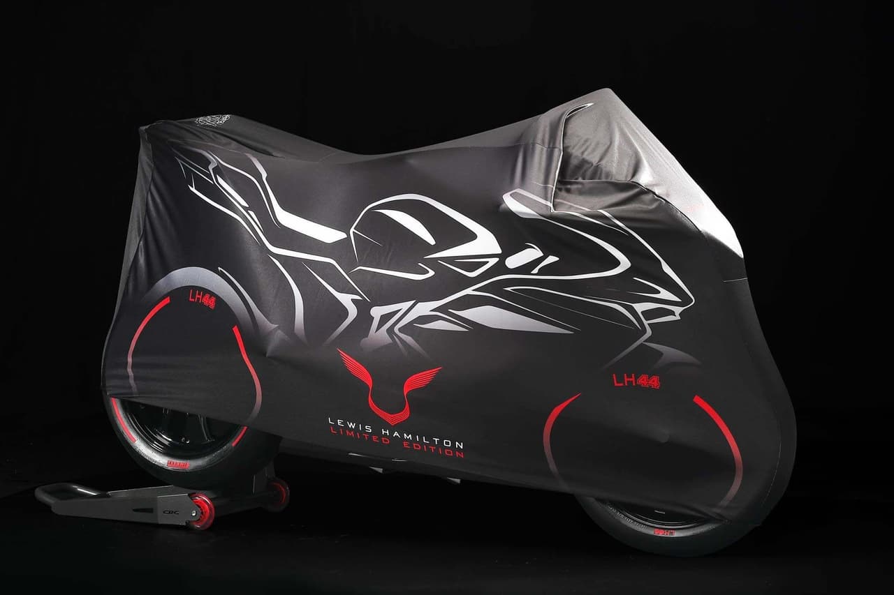 Esta motocicleta se encuentra basada en la F4 RC de 212 HP con el kit de competencias Reparto Corsa, el cual agrega 7hp y reduce 8 libras a la F4 de serie.