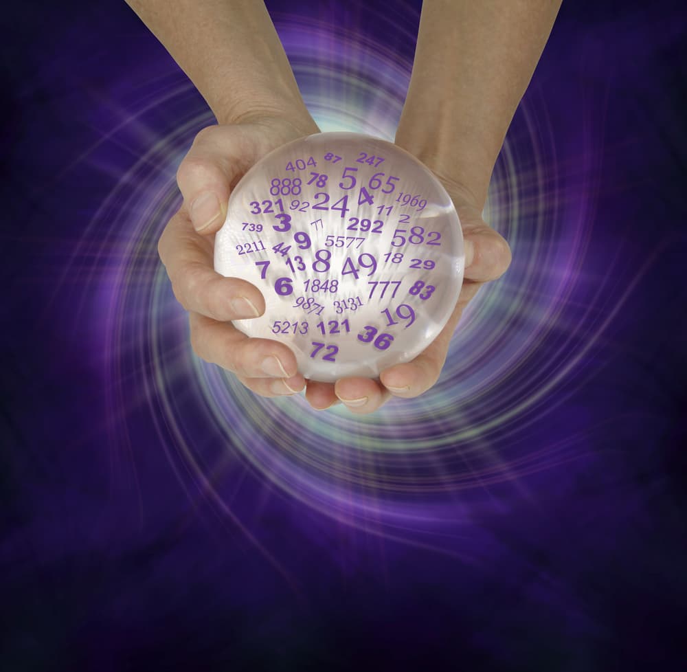 Aunque de todos es sabido que las riquezas se forjan en base a nuestra iniciativa, nuestro ingenio, trabajo, disciplina y constancia, también se sabe que desde tiempos inmemoriales muchos sabios, alquimistas y místicos han utilizado los números y otros elementos para atraer la fortuna a sus vidas y fortalecer esas cualidades anteriores.