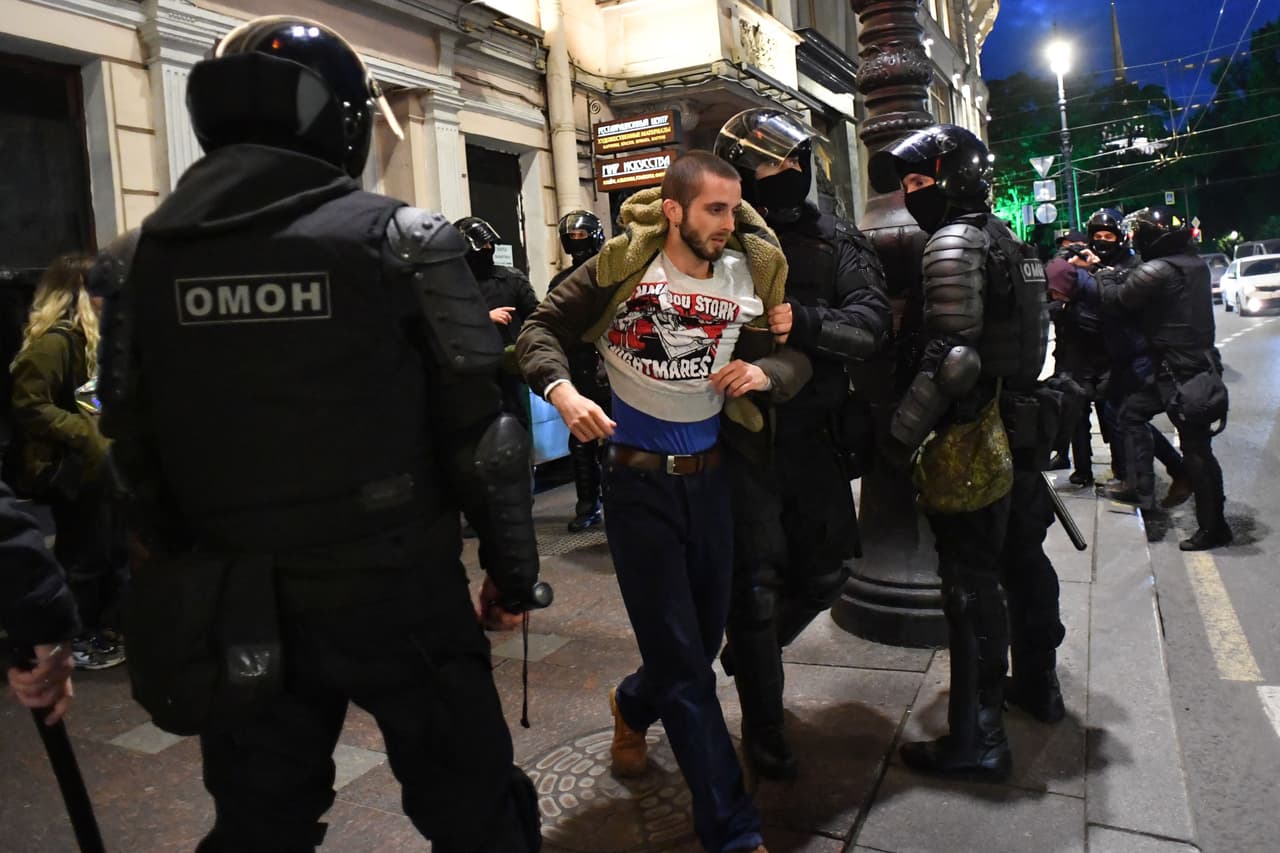 Más de mil personas han sido detenidas este martes en Rusia en la protesta convocada por un movimiento pacifista contra la movilización parcial decretada este miércoles por el presidente ruso, Vladimir Putin, para hacer frente a las derrotas sufridas en el campo de batalla en Ucrania.