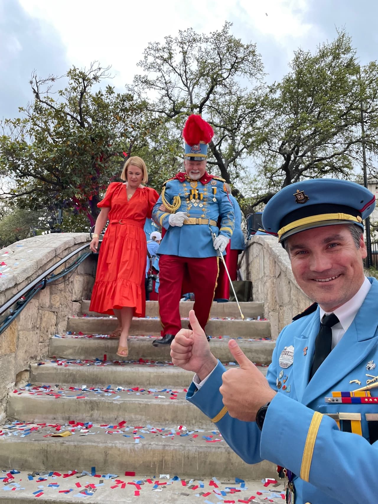 <h2 class="cms-H2-H2">The Texas Cavaliers River Parade </h2>
<br>
<ul>
 <li class="li1">Cuándo: 28 de abril</li>
</ul> 
<ul>
 <li class="li1">Hora: 19:00 a 21:00 horas</li>
</ul> 
<ul>
 <li class="li1">Qué es: Un desfile que está cumpliendo su aniversario 79</li>
</ul> 
<ul>
 <li class="li1">Costo: 30 dólares</li>
</ul>