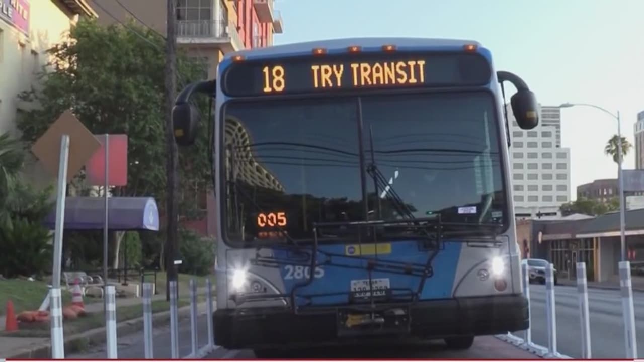 La “Propuesta A” en la boleta pide a los electores que voten sí o no. Esta propuesta se trata de una inversion inicial del plan de 7.1 mil millones de dólares que está dedicado a expandir y aumentar el transporte público en Austin.