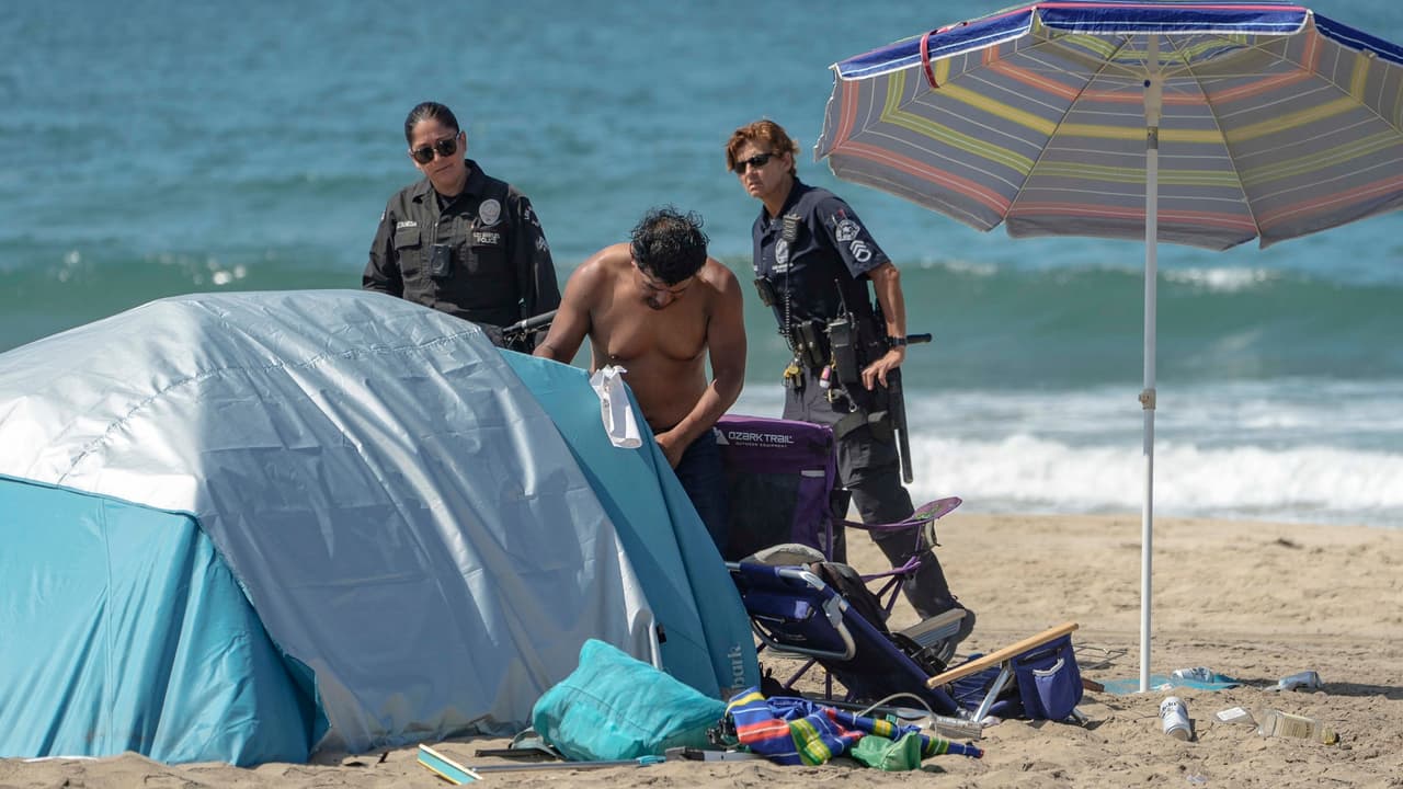 Meses de espera por albergue: las historias detrás del desalojo de indigentes en playa Dockweiler