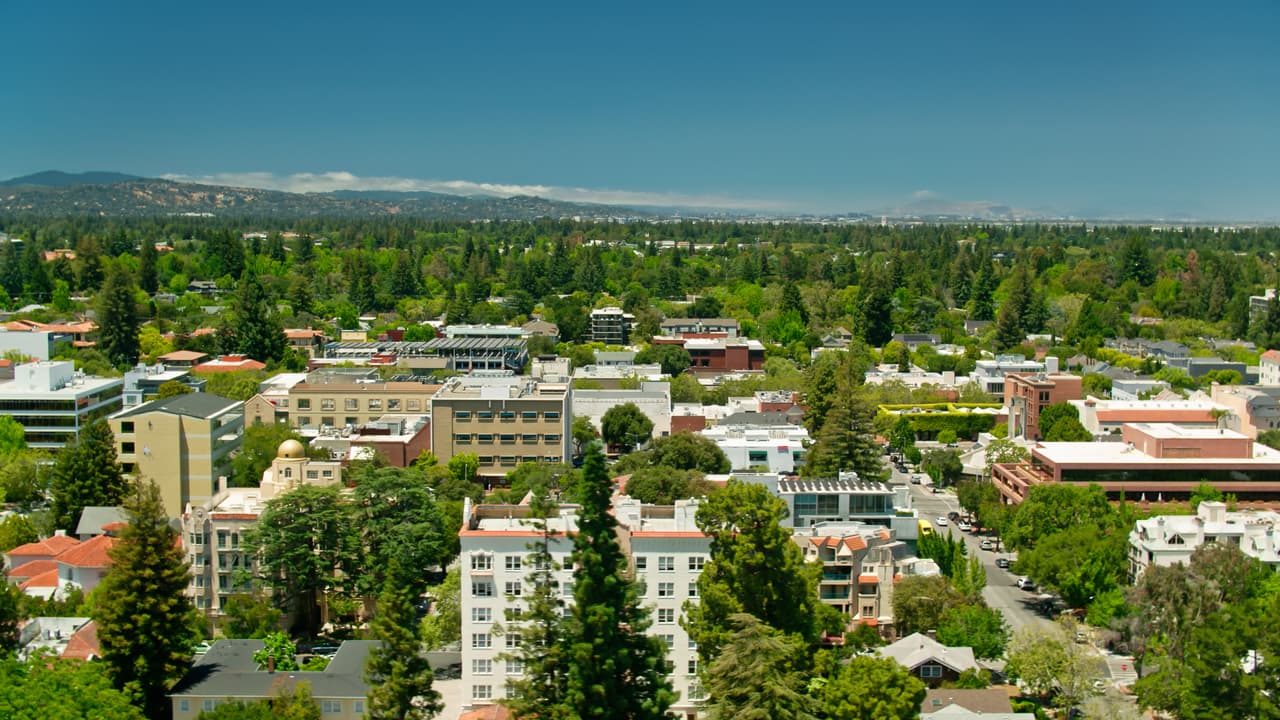 <h3 class="cms-H3-H3">16. Palo Alto, California</h3>
<br>
<br>💵 
<b>Salario mínimo por hora a partir del 1 de enero de 2023:</b> $17.25
<br>