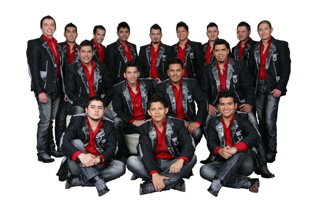 <span class="cms-h3-H3"><b>Banda Los Recoditos.</b></span> Nominación: Álbum del Año Regional Mexicano por "Me Está Gustando" y Canción del Año Regional Mexicano por "Pistearé". 
<a href="http://www.univision.com/especiales/premio-lo-nuestro/vota" target="_blank">VOTA AQUÍ.</a>