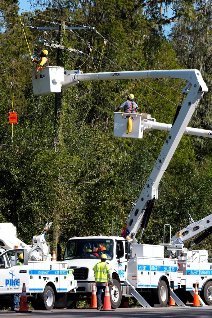 <b>Los equipos de emergencia y trabajadores eléctricos</b> han trabajado sin descanso, pero advierten que las zonas más afectadas, especialmente las inundadas, podrían tardar meses en volver a la normalidad.
<br>