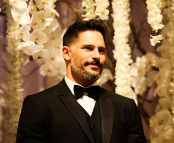 Sofía compartió esta bella imagen de Joe esperándola en el altar, ¡tan enamorado!