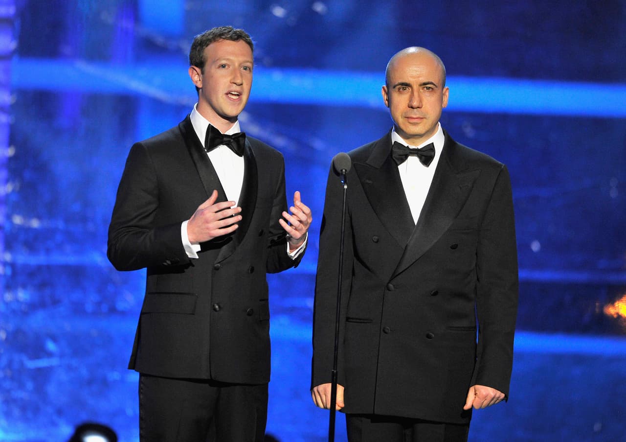 Se conocía que Yuri Milner hizo grandes inversiones en Twitter y Facebook, lo que no se conocía era 
<b><a href="http://www.univision.com/noticias/paradise-papers/empresas-propiedad-del-kremlin-hicieron-importantes-inversiones-en-twitter-y-facebook">la relación del gobierno ruso con las inversiones de Milner</a></b>.
<br>