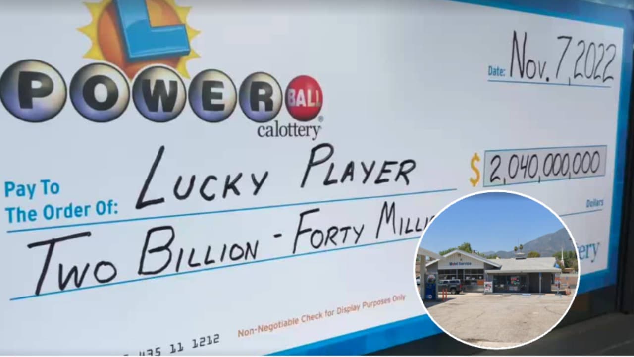 <h3 class="cms-H3-H3">Powerball: el boleto ganador de 2,040 millones de dólares se vendió en LA</h3>
<br>
<br>El sorteo de 
<a href="https://www.univision.com/local/los-angeles-kmex/local/los-angeles-kmex/powerball-documentos-reclamar-premio-california" target="_blank">Powerball</a> hace historia, con un solo ganador del Jackpot del sorteo con 
<a href="https://www.univision.com/local/los-angeles-kmex/retos-gano-2040-millones-de-dolares-powerball-loteria-de-california" target="_blank">2,040 millones</a> de dólares. La 
<a href="https://www.univision.com/local/los-angeles-kmex/local/los-angeles-kmex/powerball-por-que-muchos-compra-sus-boletos-en-la-licoreria-blue-bird-en-los-angeles-video" target="_blank">Lotería de California</a> confirmó que el boleto se vendió en una estación de servicio Joe’s Service Center de Los Ángeles.
<br>
<br>"Es la primera vez que la Lotería de California hace a una persona billonaria en sus 40 años de servicio en el estado", dijo la vocera de la lotería, presente en la tienda de servicio al norte de Los Ángeles.