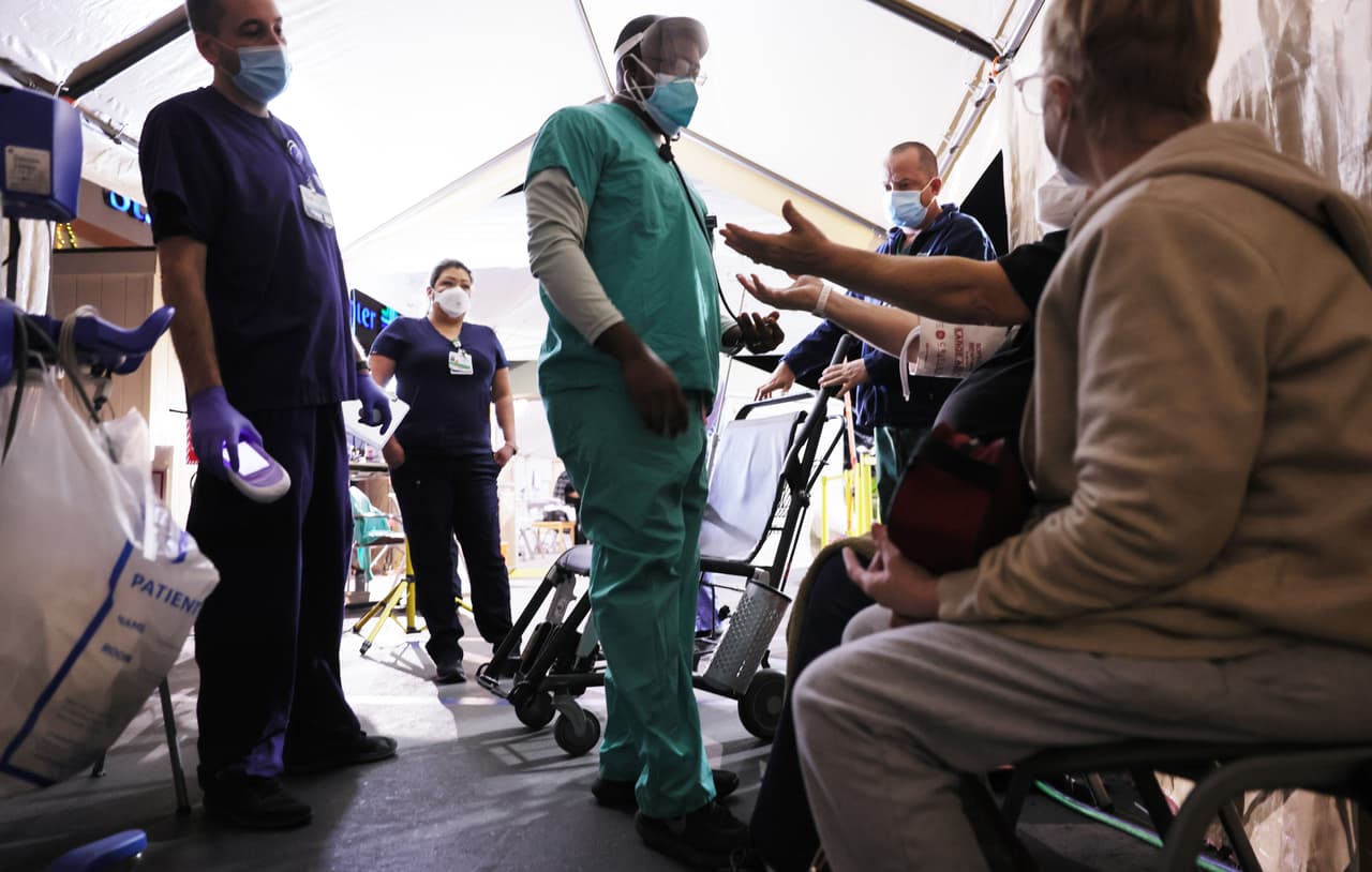 Las autoridades de salud siguen pidiendo ser diligentes y mantener el distanciamiento social. Además, el uso de mascarillas es obligatorio cuando se encuentra con personas que no pertenecen a su hogar y se deben seguir los protocolos de higiene personal que incluye el lavado continuo de las manos.