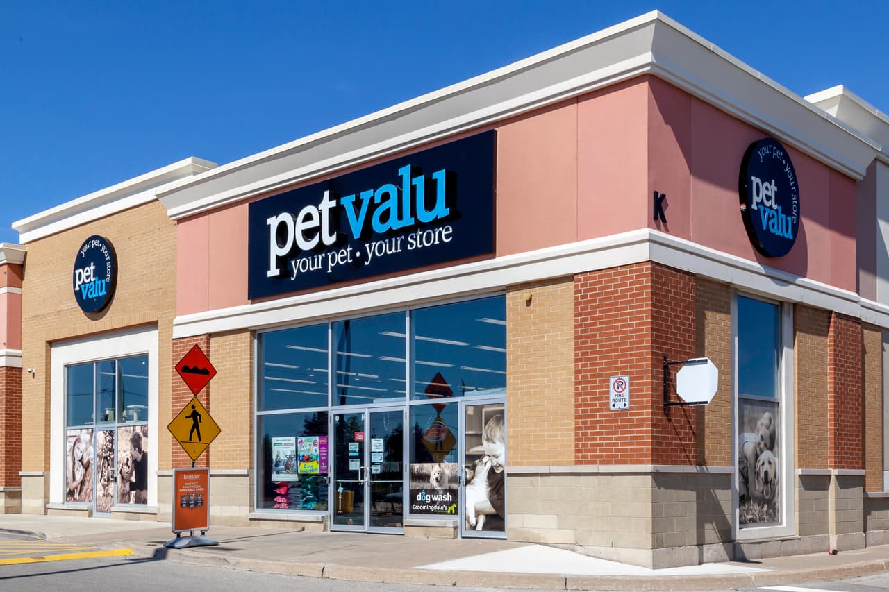 <b>Pet Valu.</b> Esta empresa para mascotas anunció la interrupción de sus operaciones debido al 
<a href="https://www.univision.com/temas/coronavirus"><u>covid-19</u></a>. Las 358 tiendas y almacenes de la empresa serán liquidadas, pero las liquidaciones suelen depender de los propietarios de los locales. Veremos si esta compañía puede pasar por este delicado proceso sin tener que recurrir a la protección por quiebra.