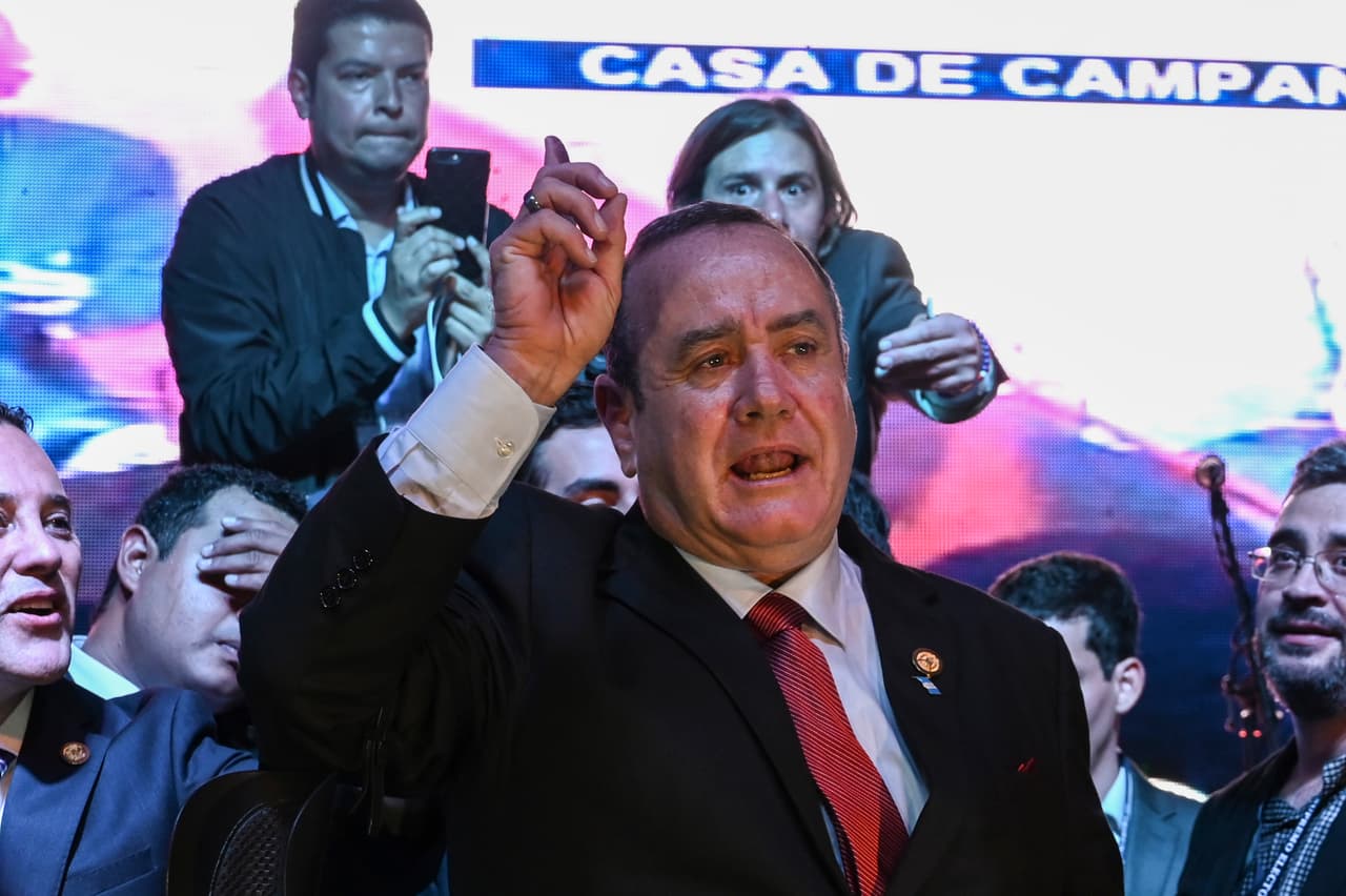 Alejandro Giammattei se declaró vencedor de la segunda vuelta de las elecciones sin esperar el resultado oficial.