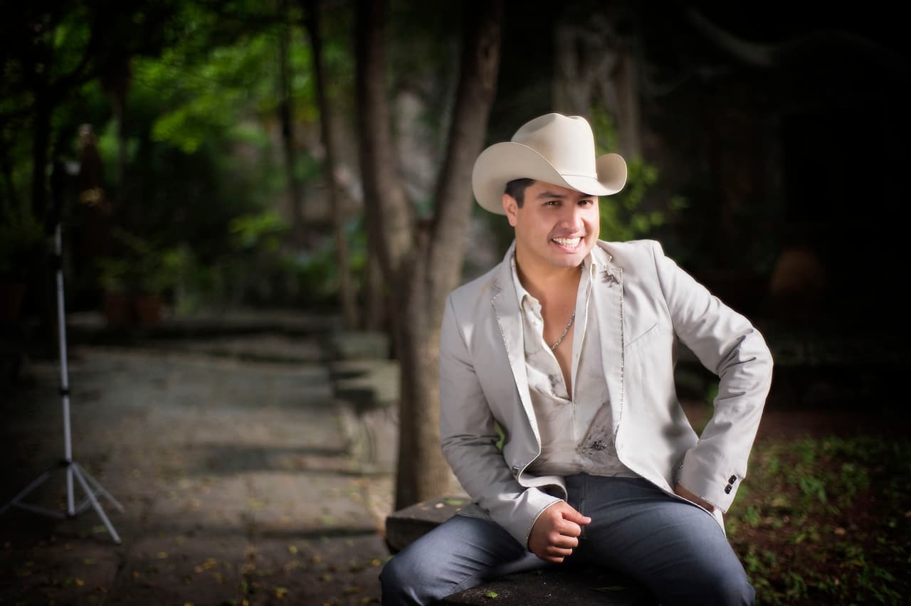 Julión Álvarez se sumó a esta lista, pues será parte del elenco de la nueva telenovela de la productora Rosy Ocampo.