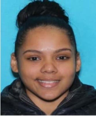 <h3 class="cms-H3-H3">Elizabeth Sánchez</h3>
<br>
<br>Esta joven estadounidense de 25 años está acusada de conspirar
<b> para transportar a una persona entre varios estados para involucrarla en la prostitución. </b>
<br>
<br>La agencia dice que Sánchez traficaba sexualmente utilizando 
<a href="https://www.fbi.gov/wanted/human-trafficking/elizabeth-sanchez" target="_blank">operaciones fraudulentas</a> 
<b>y la fuerza contra las víctimas. </b>
<br>
<br>El pasado 21 de septiembre de 2020 
<b>se emitió una orden de arresto federal</b> contra Sánchez en el Tribunal de Distrito de los EEUU en Nueva Jersey. 
<br>
<br>El FBI dice que esta mujer fue vista por última vez en Filadelfia, aunque aclara que
<b> suele visitar Florida, Texas, Georgia, Nevada y Nueva Jersey. </b>
<br>
<br>La agencia 
<b>ofrece una recompensa de hasta 2,500 dólares </b>por información que conduzca a su arresto.
<br>