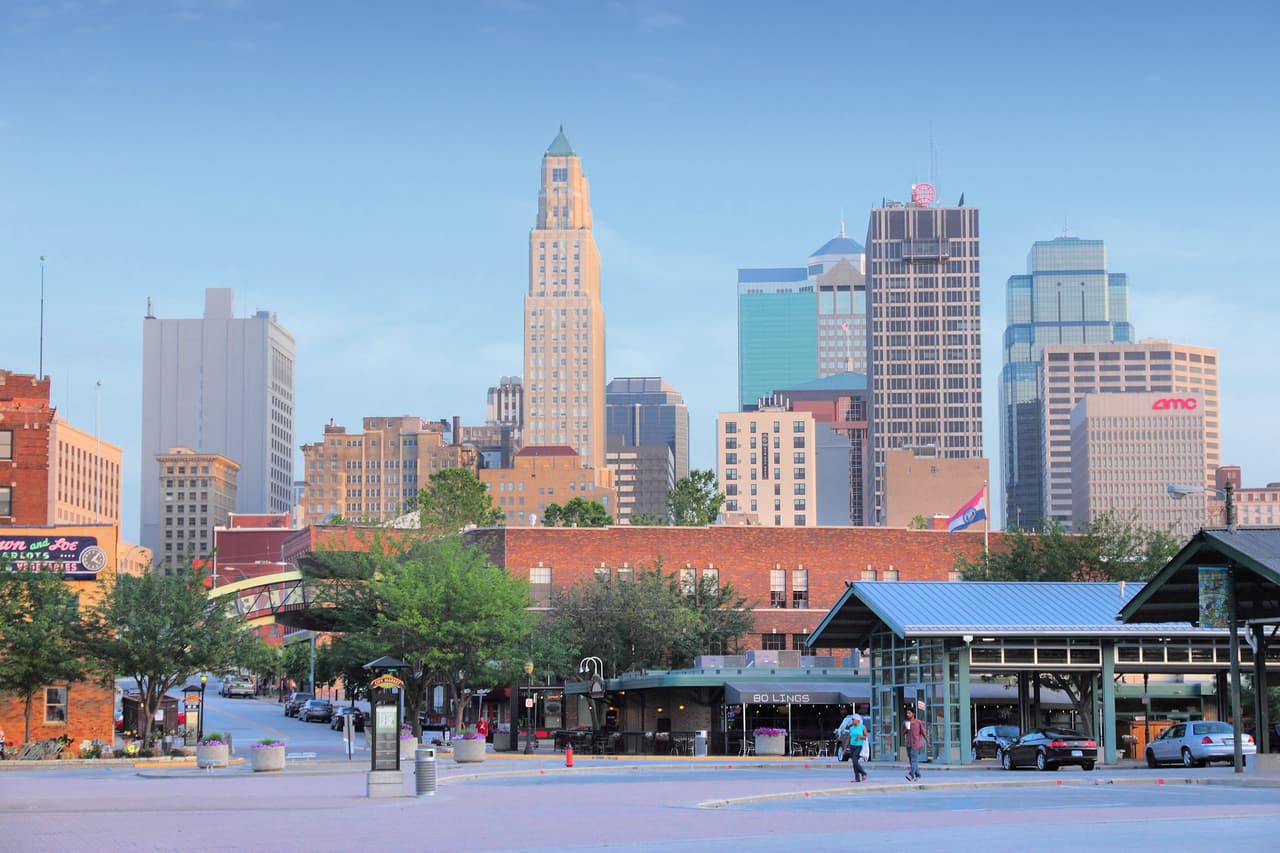 <h3 class="cms-H3-H3">7. Kansas City, Missouri | +8.8%</h3>
<br>
<br>En enero del 2023, los propietarios pedían un arriendo medio de $1,530 en esta ciudad.