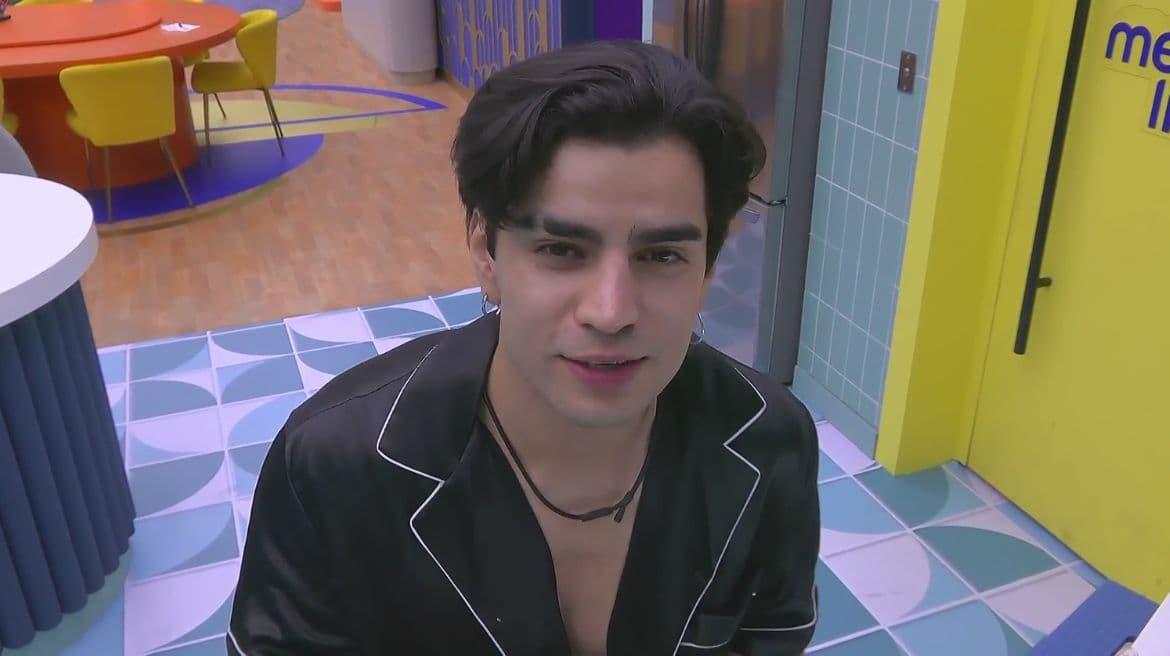 Aarón anda celoso de que Aldo se fue con Abelito a la suite