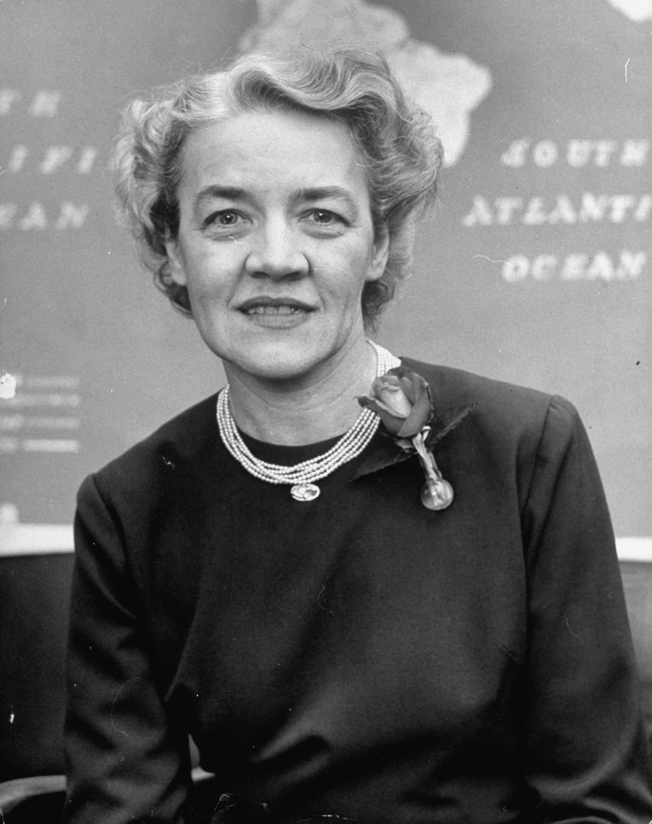 <b>La primera precandidata republicana: Margaret Chase (1897.1995). </b>Fue la primera mujer en buscar nominación por el Partido Republicano, pero perdió las en las elecciones primarias de 1964. También fue la primera mujer en servir en ambas cámaras del Congreso de Estados Unidos y la primera mujer en representar el estado de Maine en el poder legislativo.