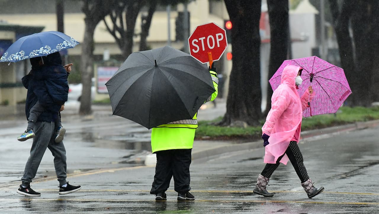 <b>Guardia de cruce bilingüe en zona escolar:</b> La persona que cubra esta vacante de medio tiempo deberá dirigir el tráfico en una intersección asignada para brindar la máxima protección a los niños que van y regresan de la escuela. El trabajo se realiza bajo la supervisión inmediata de un oficial de policía o supervisor de patrulla y requiere esfuerzo físico ligero, así como exposición a las inclemencias del tiempo. La vacante, 
<a href="https://phila.peopleadmin.com/postings/99031">disponible aquí</a>, cierra el 26 de mayo y se anima a personas bilingües a aplicar. 
<br>