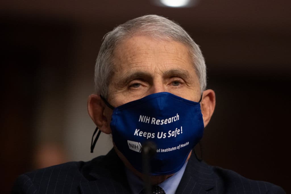 El Dr. Anthony Fauci ha dicho repetidas veces que la mejor protección contra el covid-19 es la vacuna y el refuerzo.