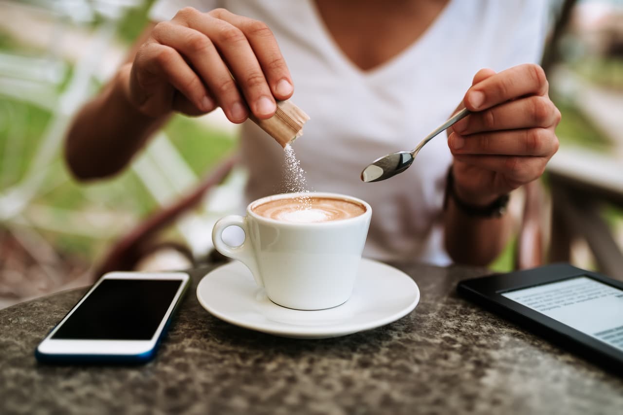 <b>Azúcar y siropes.</b> La medida tomada por Trump también afectará hasta cuando te tomas un café, ya que el azúcar de caña o de remolacha, siropes, artículos con azúcar y dulces están afectados.