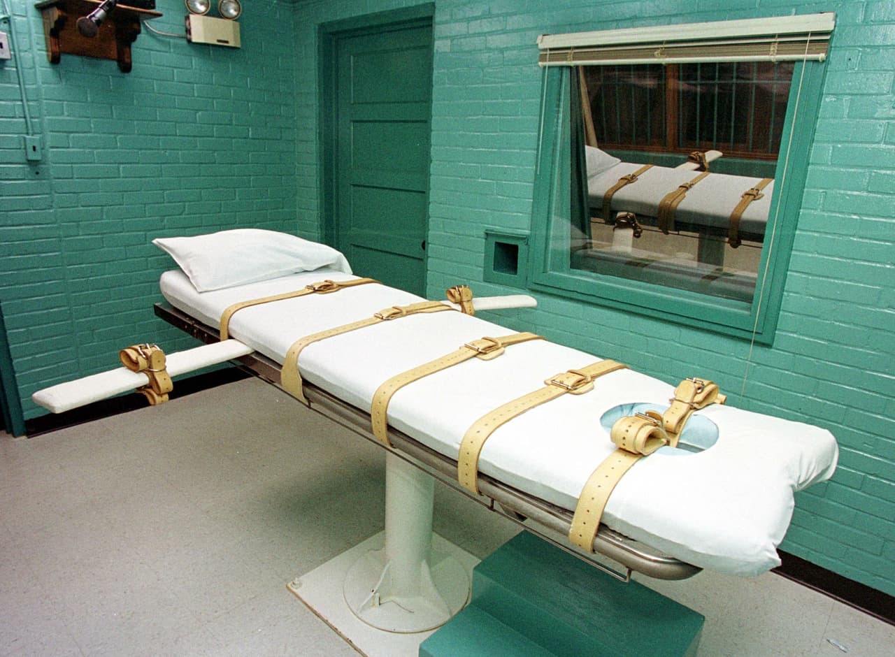 <h3 class="cms-H3-H3">9. Estados Unidos</h3>
<br>
<br>🔴 
<b>Ejecuciones en 2021</b>: 11.
<br>
<br>🔴 
<b>Delitos que se castigan con la pena de muerte:</b> 27 estados del país, así como el gobierno federal y el ejército, se reservan el derecho de aplicar la pena capital, frente a 23 que han abolido su uso. De estos, solo 20 mantienen las instalaciones para las ejecuciones. La mayoría de los ejecutados son condenados por asesinato.
<br>
<br>🔴 
<b>Métodos de ejecución: </b>Inyección letal, pero algunos estados aún permiten el uso de la cámara de gas e incluso pelotón de fusilamiento.
<br>