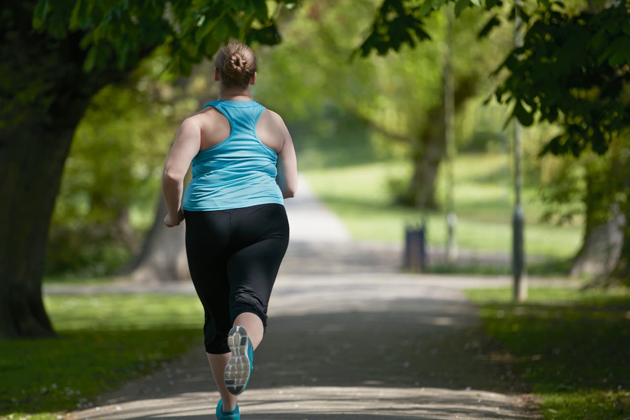 El 80% de las personas que viven en EEUU son 'obesos ocultos'. Esto significa que el tamaño de su barriga podría ser un riesgo para su salud. 
<b>Descubre si es tu caso de forma sencilla</b>: mide la circunferencia de la cintura con ayuda de una cinta métrica y compárala con la altura. La medida de la cintura debe ser la mitad o menos de la altura. En caso de que este número sea superior, puede existir un riesgo para la salud.