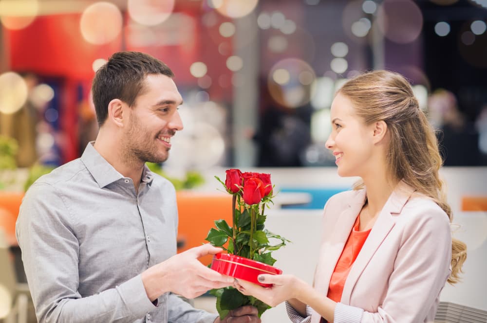 Y para todos los Acuario que no tengan pareja, durante estos días te estarán atrayendo personas que tienen cualidades del signo de Leo, pues es su signo complementario y opuesto. Si buscan una relación, revisa si tu prospecto es de ese signo o posee cualidades del mismo.