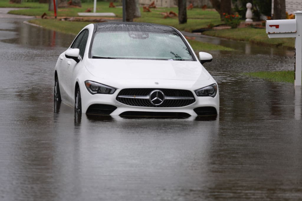 En Saint Petersburg, Florida, las inundaciones complicaron el día antes de que el huracán Helene se acercara al estado. 
<b>En Georgia, no se reportaban incidentes de este tipo</b> tan temprano.