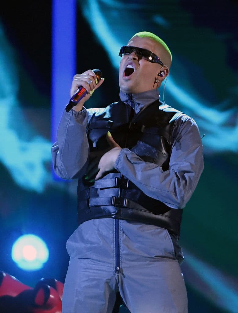 Aunque los golpes no pasaron en mayores lesiones, 
<b>Bad Bunny</b> tuvo que cancelar su siguiente presentación en Perú.